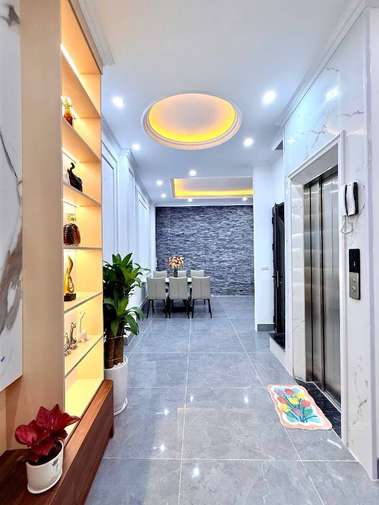 Bán nhà Vương Thừa Vũ - diện tích 44m2 5 tầng - Thang máy - giá 13,9 tỷ