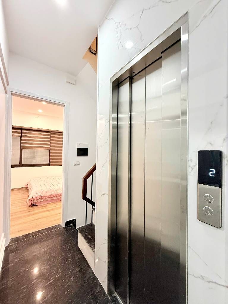 Bán nhà Vương Thừa Vũ - diện tích 44m2 5 tầng - Thang máy - giá 13,9 tỷ