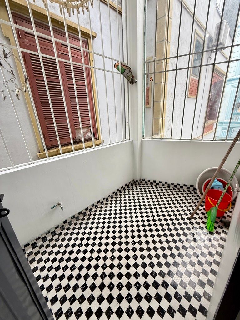 Bán nhà Định Công Hạ - diện tích 31.9m2 4 tầng - Lô góc 3 mặt ngõ - giá 7,65 tỷ