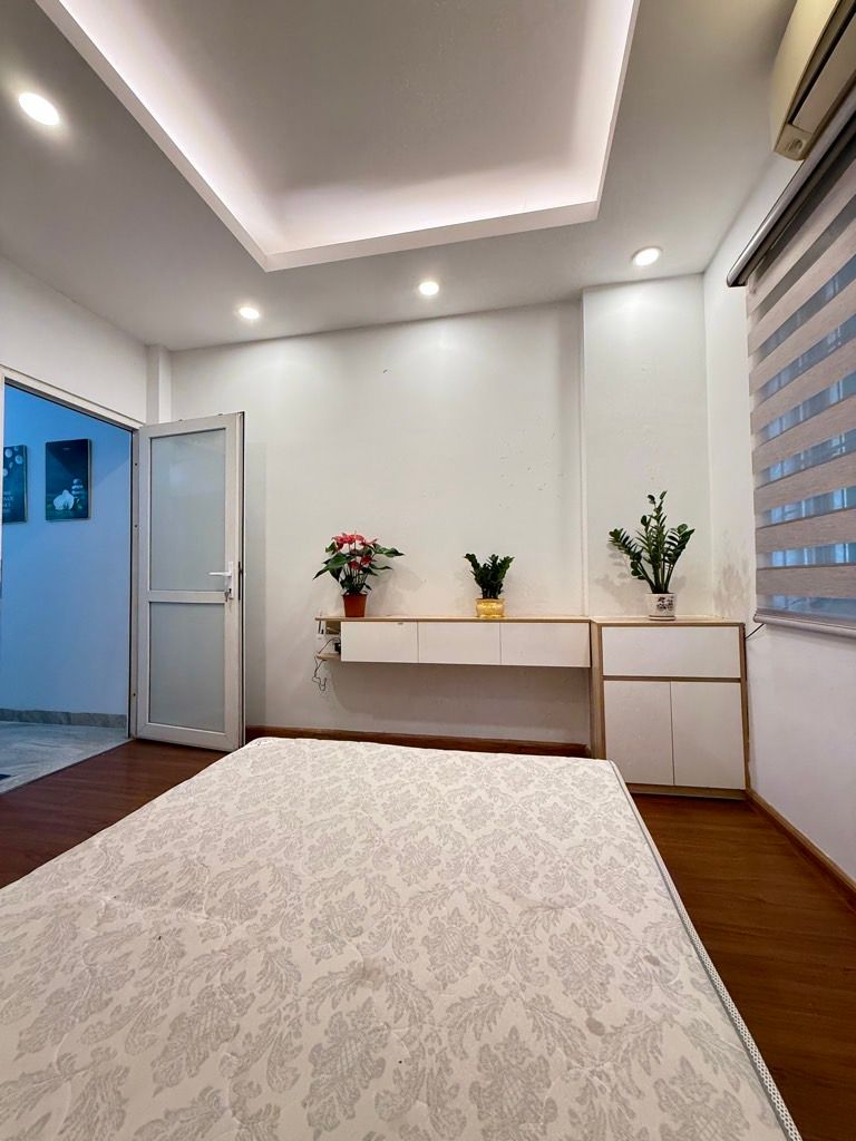 Bán nhà Định Công Hạ - diện tích 31.9m2 4 tầng - Lô góc 3 mặt ngõ - giá 7,65 tỷ