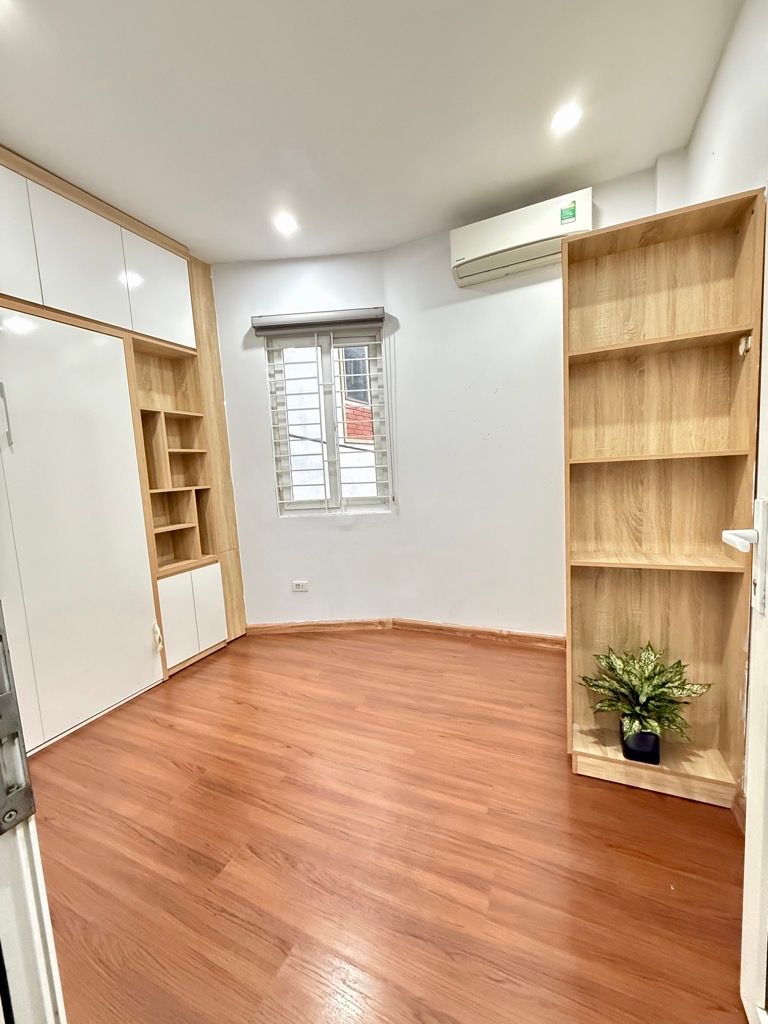 Bán nhà Định Công Hạ - diện tích 31.9m2 4 tầng - Lô góc 3 mặt ngõ - giá 7,65 tỷ