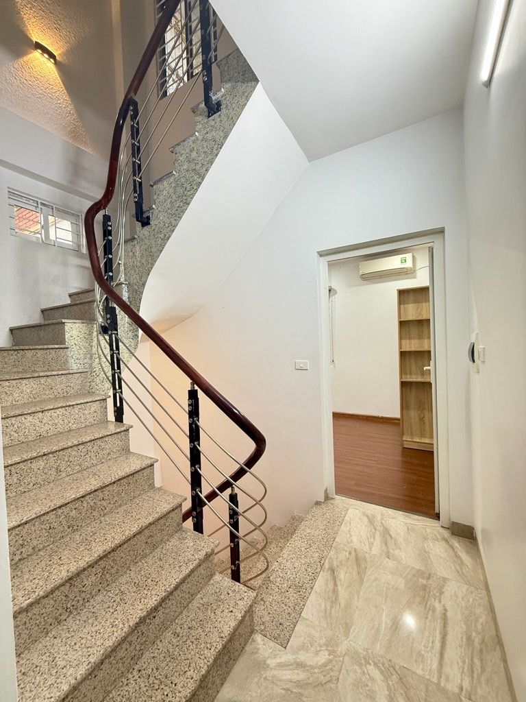 Bán nhà Định Công Hạ - diện tích 31.9m2 4 tầng - Lô góc 3 mặt ngõ - giá 7,65 tỷ