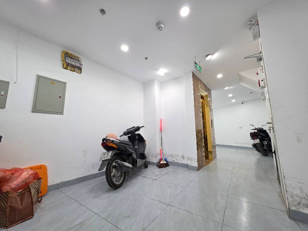 Bán nhà Hòa Bình - diện tích 37,9m2 5 tầng - Thang máy - giá 10 tỷ