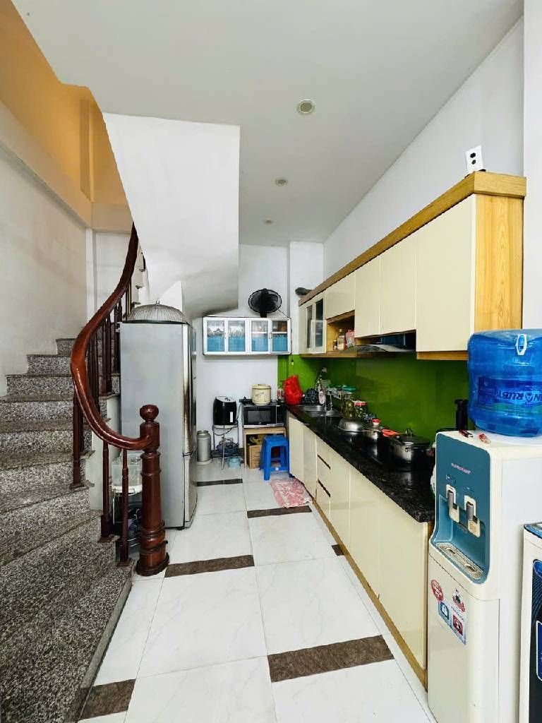 Bán nhà Hoàng Mai - diện tích 34m2 6 tầng - Ô tô đỗ đầu ngõ - giá 8,6 tỷ