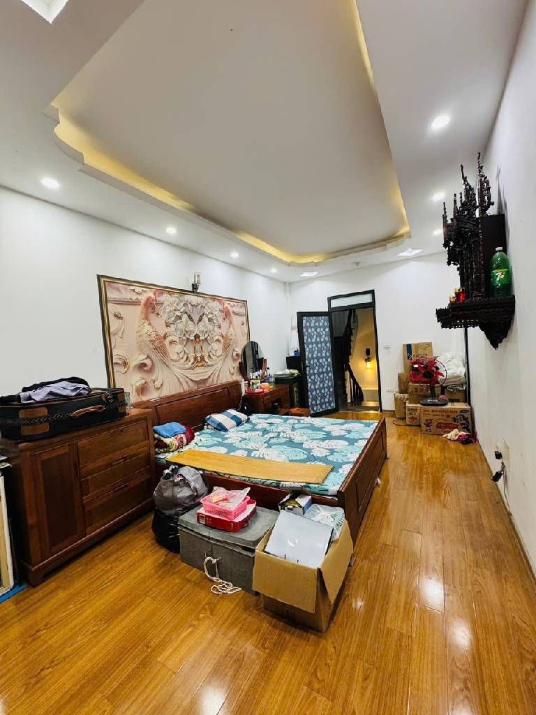 Bán nhà Hoàng Mai - diện tích 34m2 6 tầng - Ô tô đỗ đầu ngõ - giá 8,6 tỷ