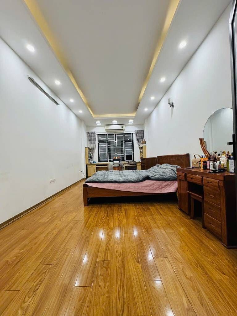 Bán nhà Hoàng Mai - diện tích 34m2 6 tầng - Ô tô đỗ đầu ngõ - giá 8,6 tỷ