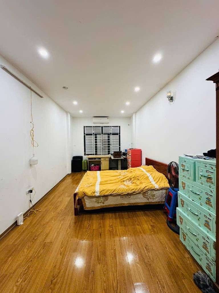 Bán nhà Hoàng Mai - diện tích 34m2 6 tầng - Ô tô đỗ đầu ngõ - giá 8,6 tỷ