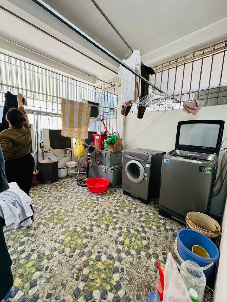 Bán nhà Hoàng Mai - diện tích 34m2 6 tầng - Ô tô đỗ đầu ngõ - giá 8,6 tỷ