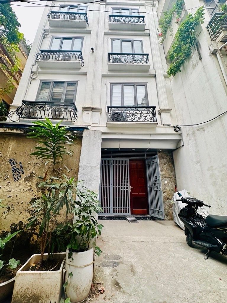 Bán nhà Đê La Thành - diện tích 36m2 5 tầng - Nhà đẹp hiện đại - giá 11,3 tỷ