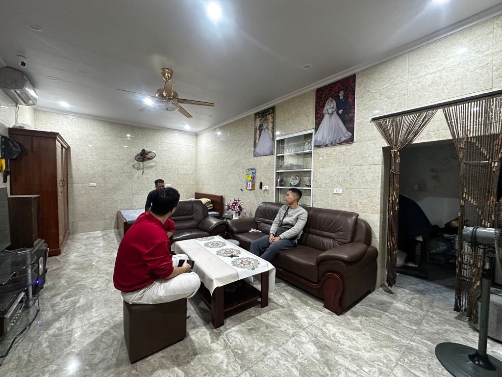 Bán nhà Tân Mai - diện tích 99m2 2 tầng - gần đường ô tô - giá 9,9 tỷ