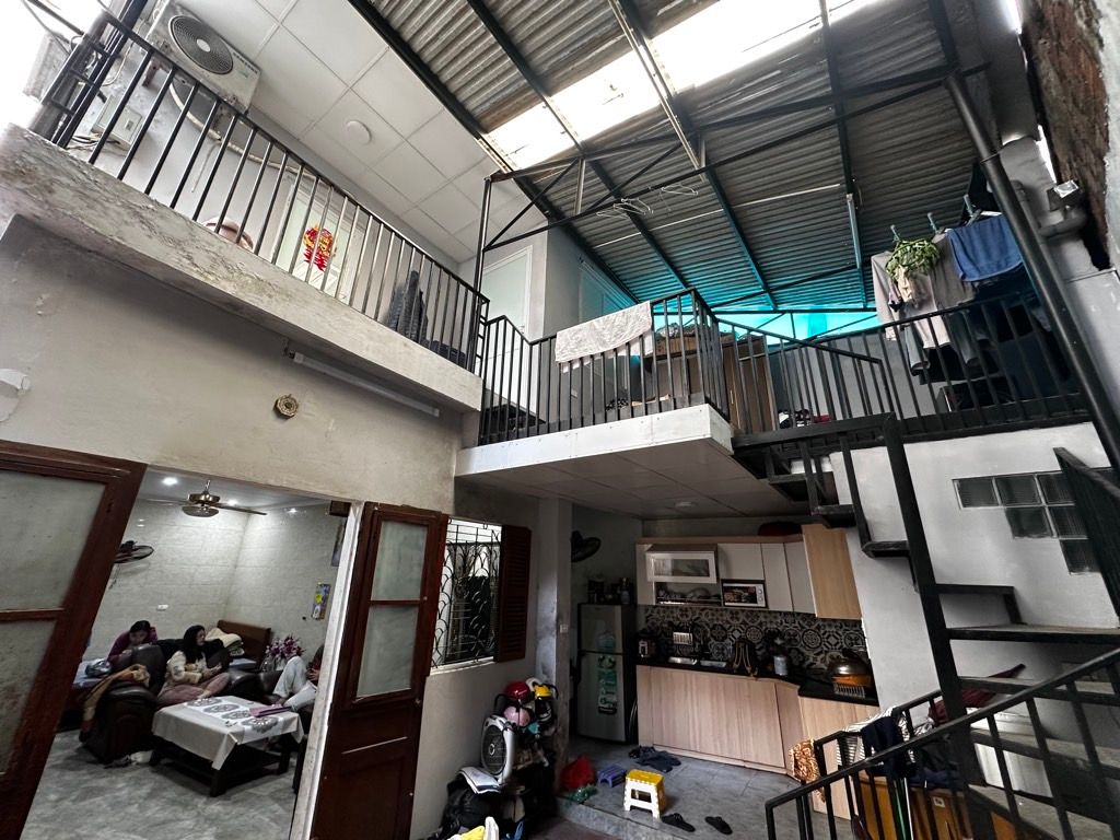 Bán nhà Tân Mai - diện tích 99m2 2 tầng - gần đường ô tô - giá 9,9 tỷ