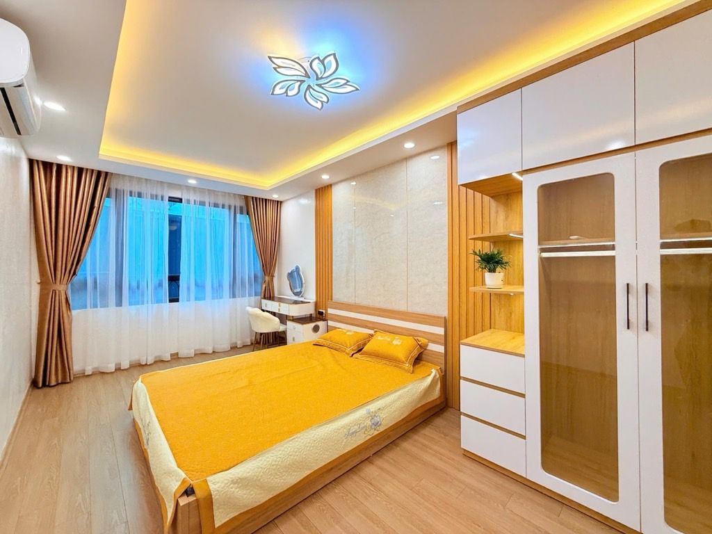 Bán nhà Thổ Quan - diện tích 25,6m2 5 tầng - Nhà đẹp đón Tết, ngõ ba gác thông - giá 8,9 tỷ