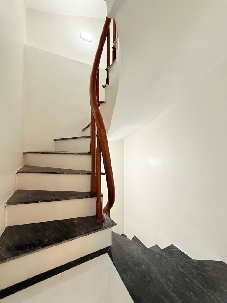 Bán nhà Thổ Quan - diện tích 25,6m2 5 tầng - Nhà đẹp đón Tết, ngõ ba gác thông - giá 8,9 tỷ