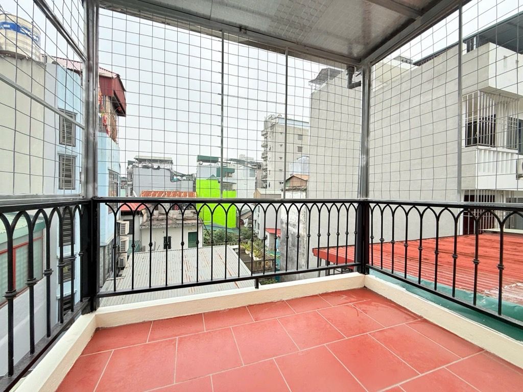 Bán nhà Thổ Quan - diện tích 25,6m2 5 tầng - Nhà đẹp đón Tết, ngõ ba gác thông - giá 8,9 tỷ