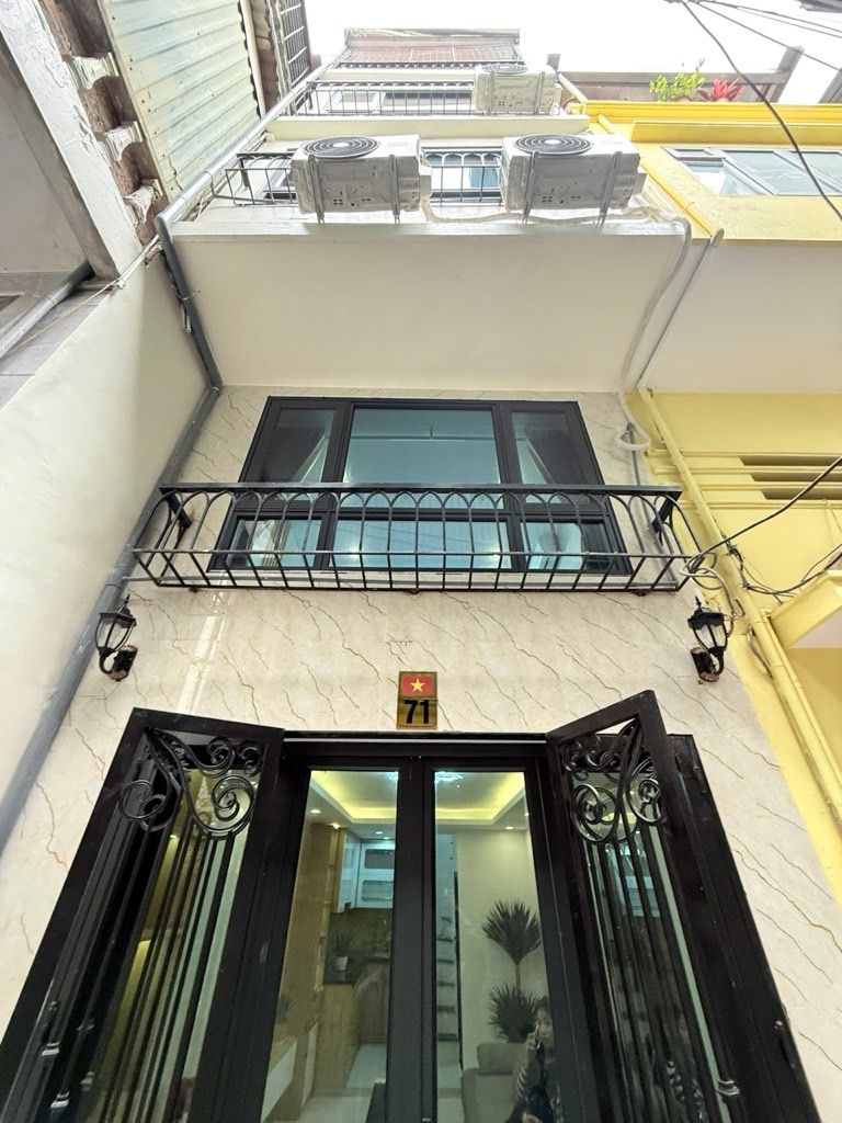 Bán nhà Thổ Quan - diện tích 25,6m2 5 tầng - Nhà đẹp đón Tết, ngõ ba gác thông - giá 8,9 tỷ