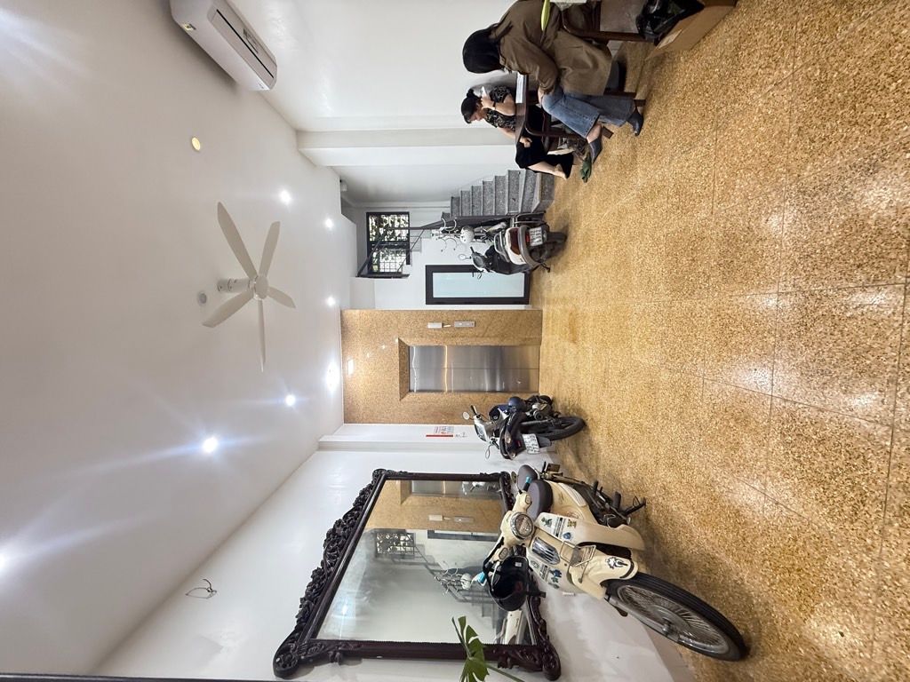 Bán nhà Nguyễn Chí Thanh - diện tích 29,5m2 6 tầng - ô tô đỗ cửa - giá 16,8 tỷ