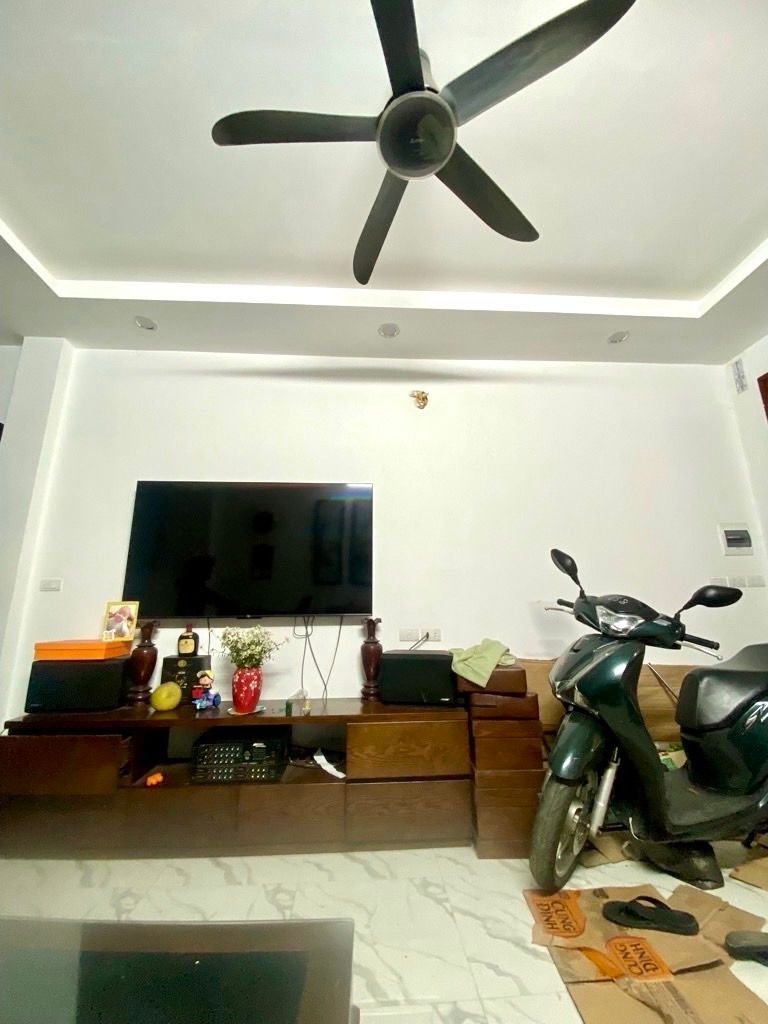 Bán nhà Ngõ Gốc Đề - diện tích 35.6m2 5 tầng - Ô tô đỗ cửa - giá 10 tỷ