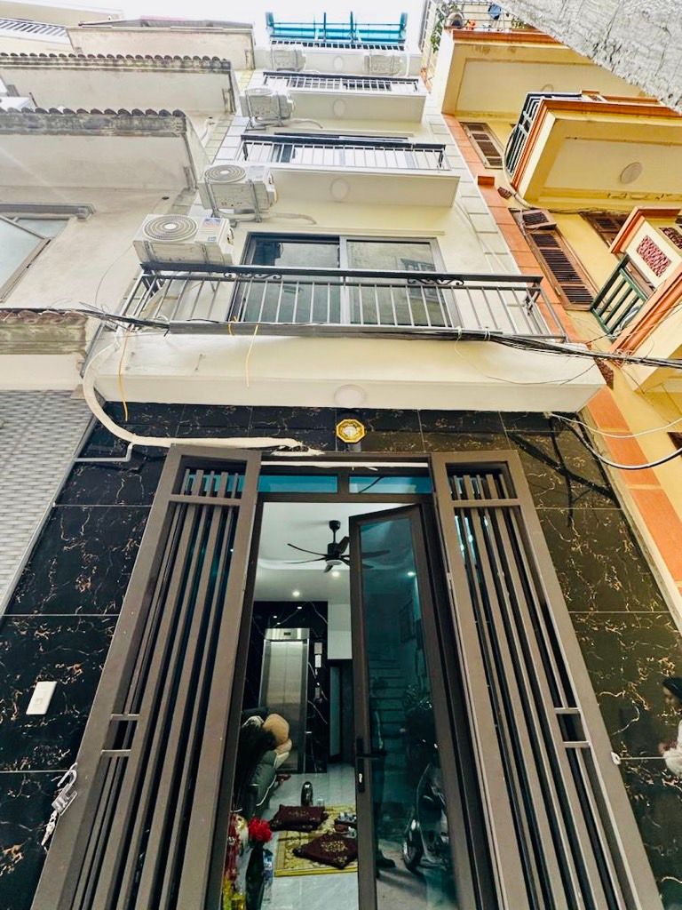 Bán nhà Thanh Lân - diện tích 30m2 5 tầng - thang máy, nhà mới full nội thất xịn - giá 8,5 tỷ