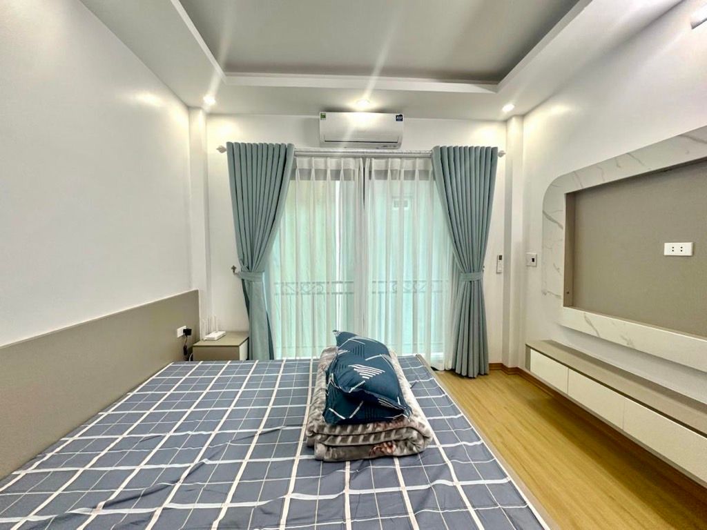 Bán nhà Thanh Lân - diện tích 30m2 5 tầng - thang máy, nhà mới full nội thất xịn - giá 8,5 tỷ