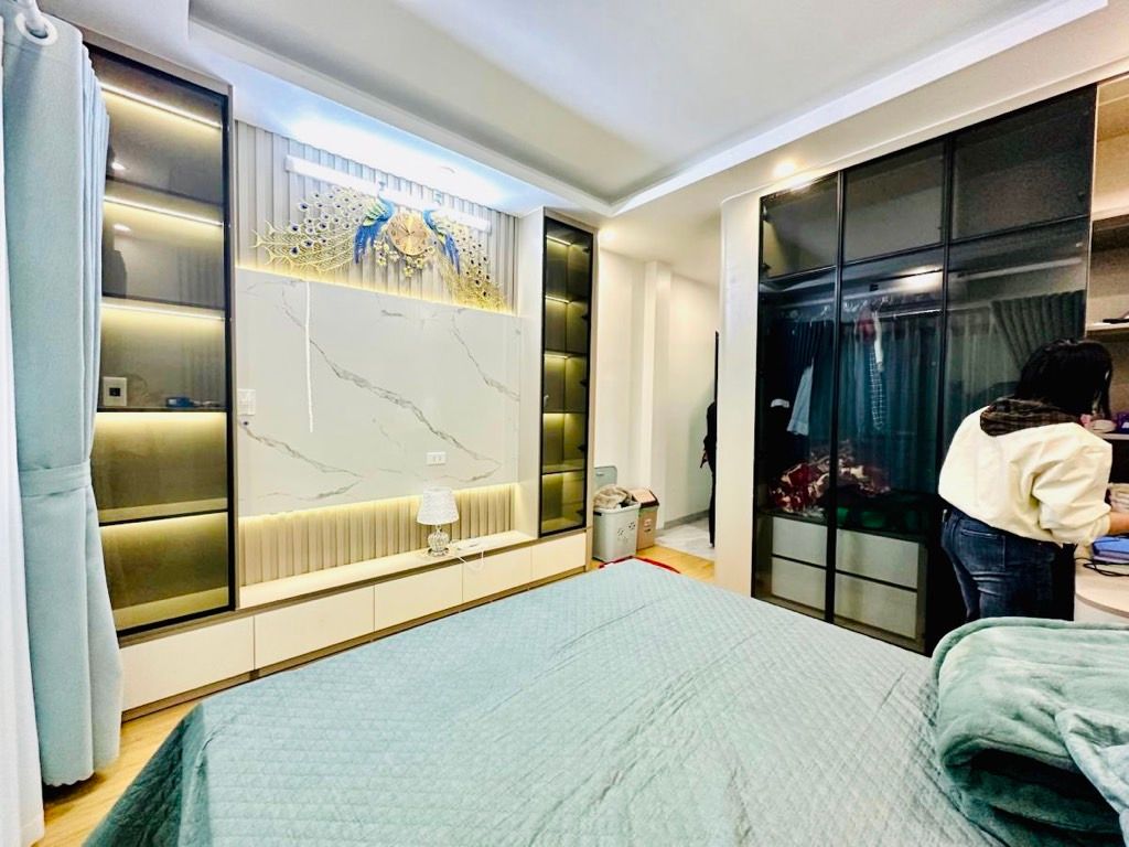 Bán nhà Thanh Lân - diện tích 30m2 5 tầng - thang máy, nhà mới full nội thất xịn - giá 8,5 tỷ