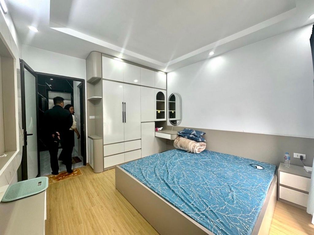 Bán nhà Thanh Lân - diện tích 30m2 5 tầng - thang máy, nhà mới full nội thất xịn - giá 8,5 tỷ