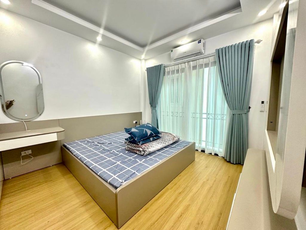 Bán nhà Thanh Lân - diện tích 30m2 5 tầng - thang máy, nhà mới full nội thất xịn - giá 8,5 tỷ