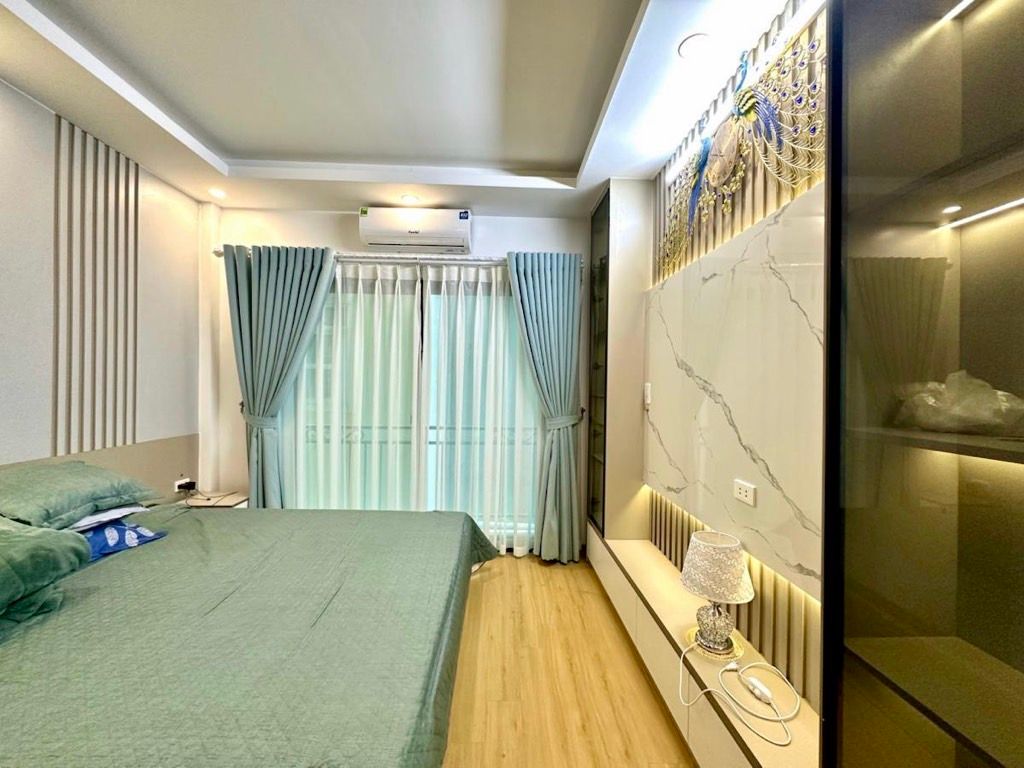 Bán nhà Thanh Lân - diện tích 30m2 5 tầng - thang máy, nhà mới full nội thất xịn - giá 8,5 tỷ