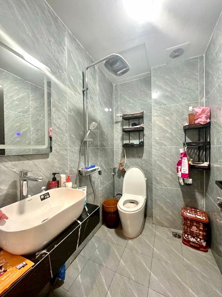 Bán nhà Thanh Lân - diện tích 30m2 5 tầng - thang máy, nhà mới full nội thất xịn - giá 8,5 tỷ