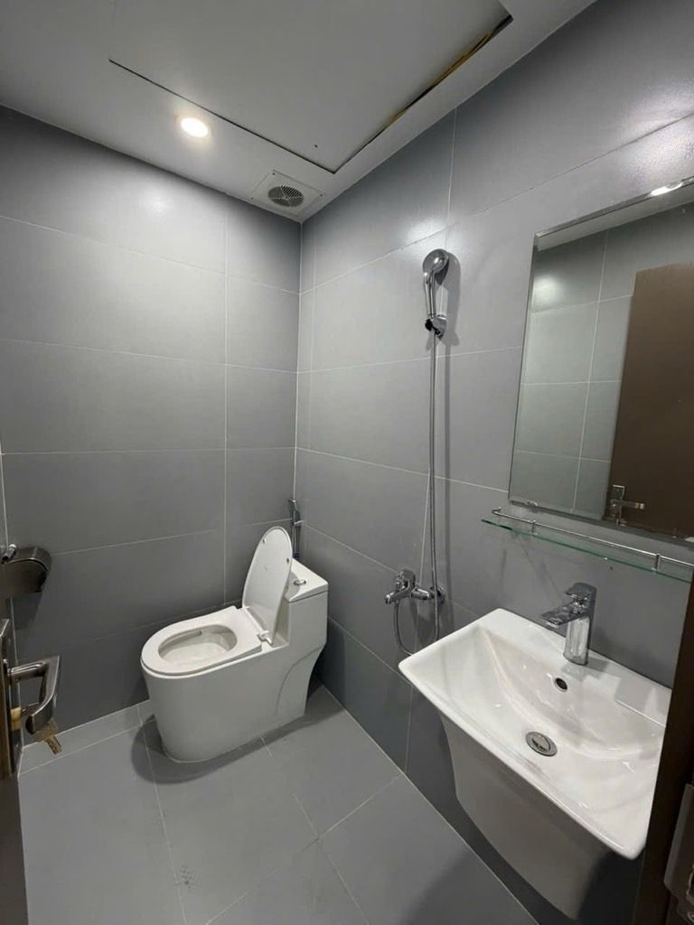 Bán nhà Hoàng Minh Giám - diện tích 64m2 13 tầng - Căn hộ full nội thất - giá 6 tỷ