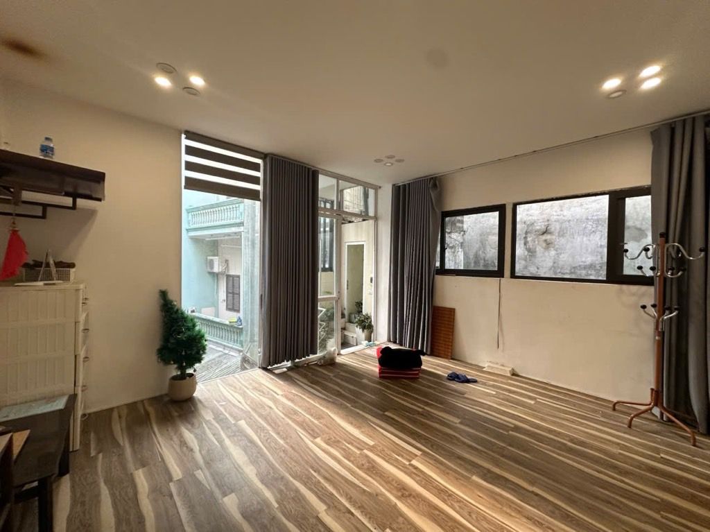 Bán nhà Đặng Văn Ngữ - diện tích 29m2 3 tầng - ô tô tránh - giá 7,5 tỷ