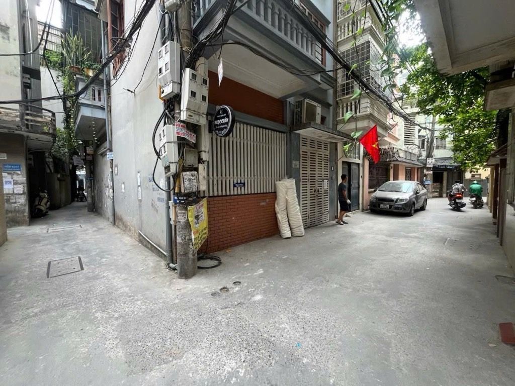 Bán nhà Đặng Văn Ngữ - diện tích 29m2 3 tầng - ô tô tránh - giá 7,5 tỷ