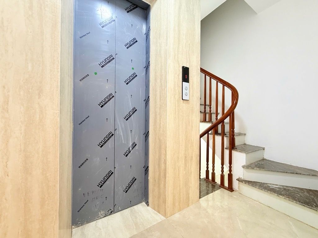 Bán nhà Hoa Lư - diện tích 38m2 5 tầng - Ô TÔ QUA CỔNG - giá 15 tỷ