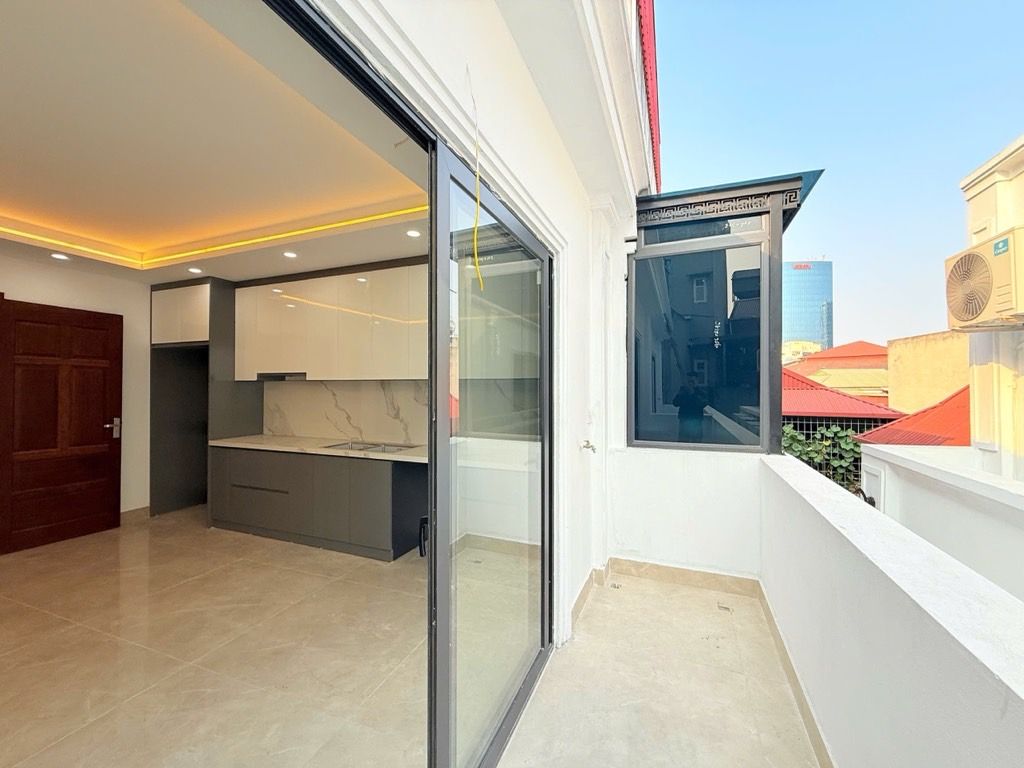 Bán nhà Hoa Lư - diện tích 38m2 5 tầng - Ô TÔ QUA CỔNG - giá 15 tỷ