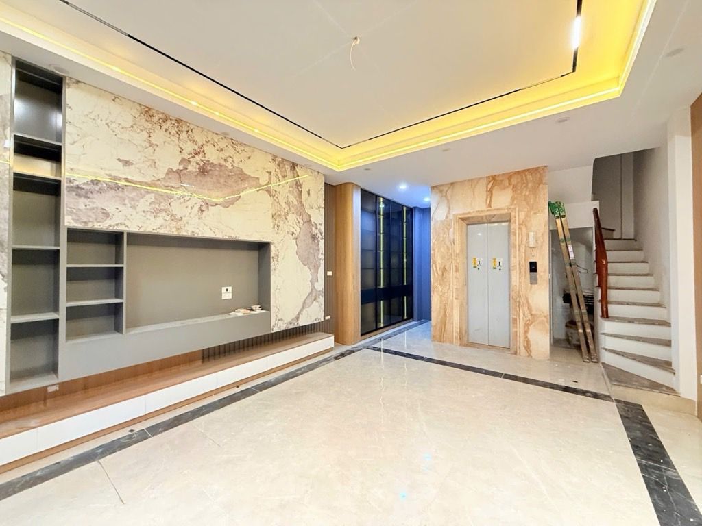 Bán nhà Hoa Lư - diện tích 38m2 5 tầng - Ô TÔ QUA CỔNG - giá 15 tỷ