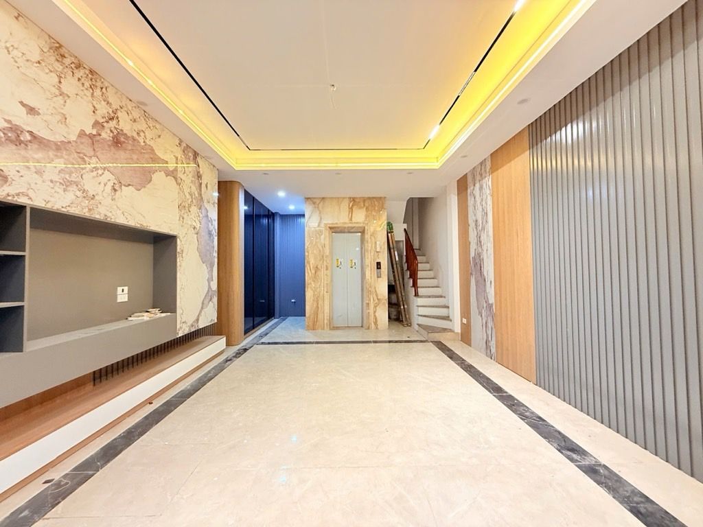 Bán nhà Hoa Lư - diện tích 38m2 5 tầng - Ô TÔ QUA CỔNG - giá 15 tỷ