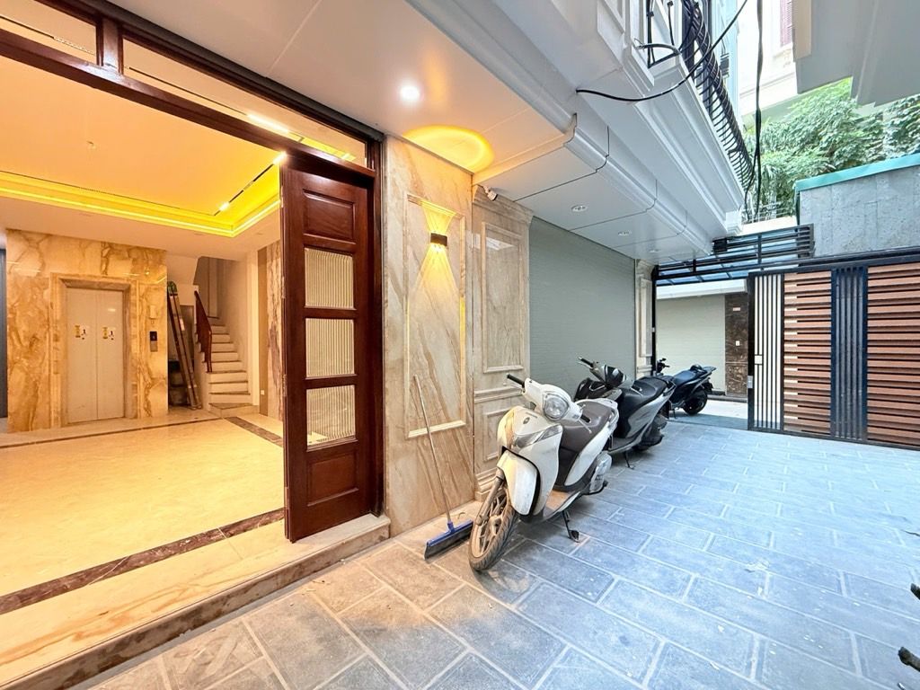 Bán nhà Hoa Lư - diện tích 38m2 5 tầng - Ô TÔ QUA CỔNG - giá 15 tỷ