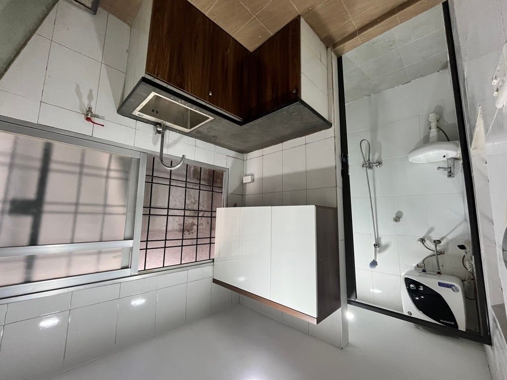 Bán nhà Nguyễn Trãi - diện tích 40m2 3 tầng - Ô tô đỗ ngay chân toà - giá 1,89 tỷ