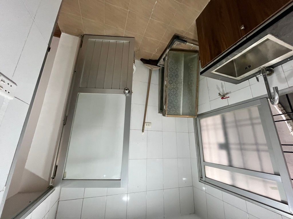 Bán nhà Nguyễn Trãi - diện tích 40m2 3 tầng - Ô tô đỗ ngay chân toà - giá 1,89 tỷ