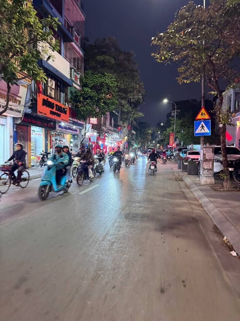 Bán nhà Trại Cá - diện tích 50,3m2 4 tầng - Gần đại học Bách Khoa - giá 10,5 tỷ