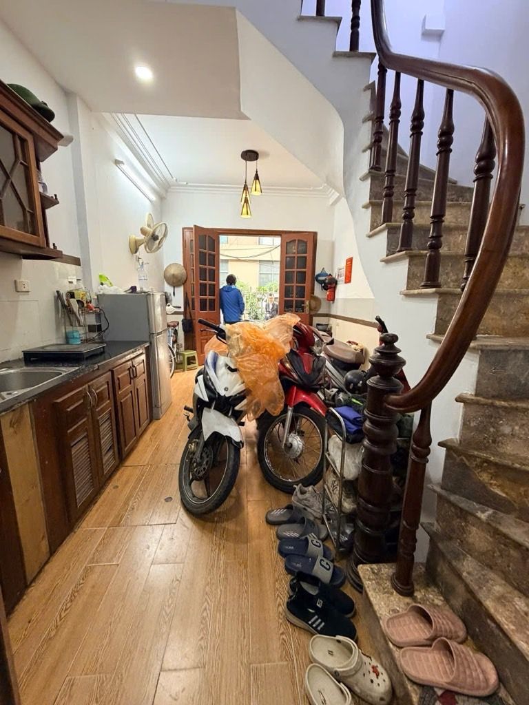 Bán nhà Trịnh Đình Cửu - diện tích 40m2 5 tầng - Lô góc 3 mặt thoáng - giá 19 tỷ