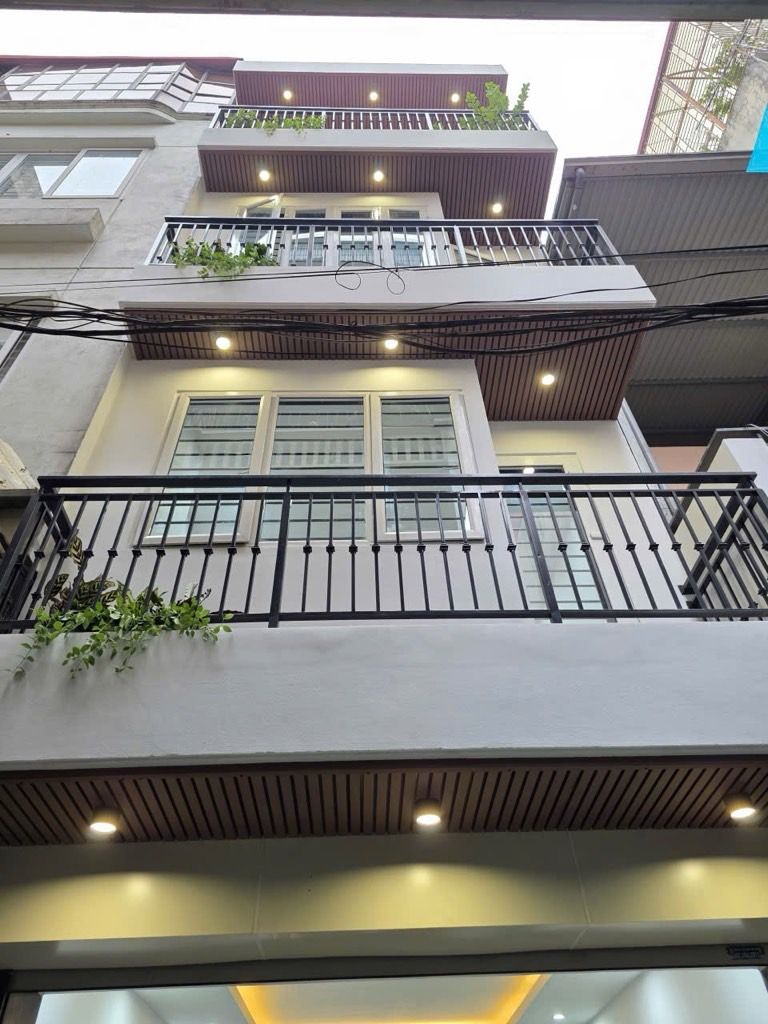 Bán nhà Lê Trọng Tấn - diện tích 57m2 4 tầng - Ô tô vào thoải mái - giá 18 tỷ