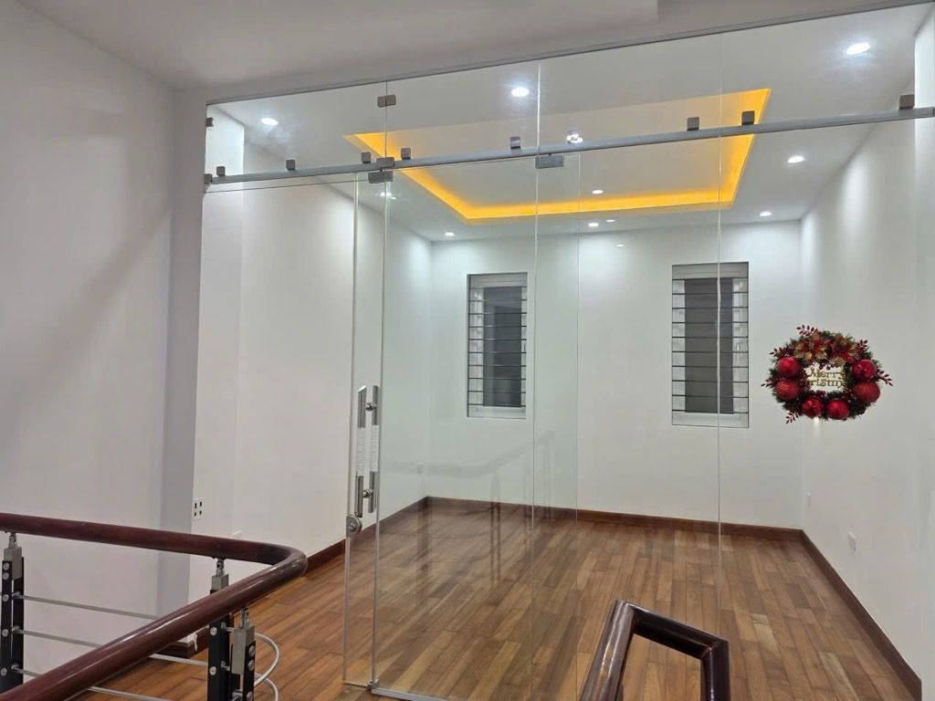 Bán nhà Lê Trọng Tấn - diện tích 57m2 4 tầng - Ô tô vào thoải mái - giá 18 tỷ