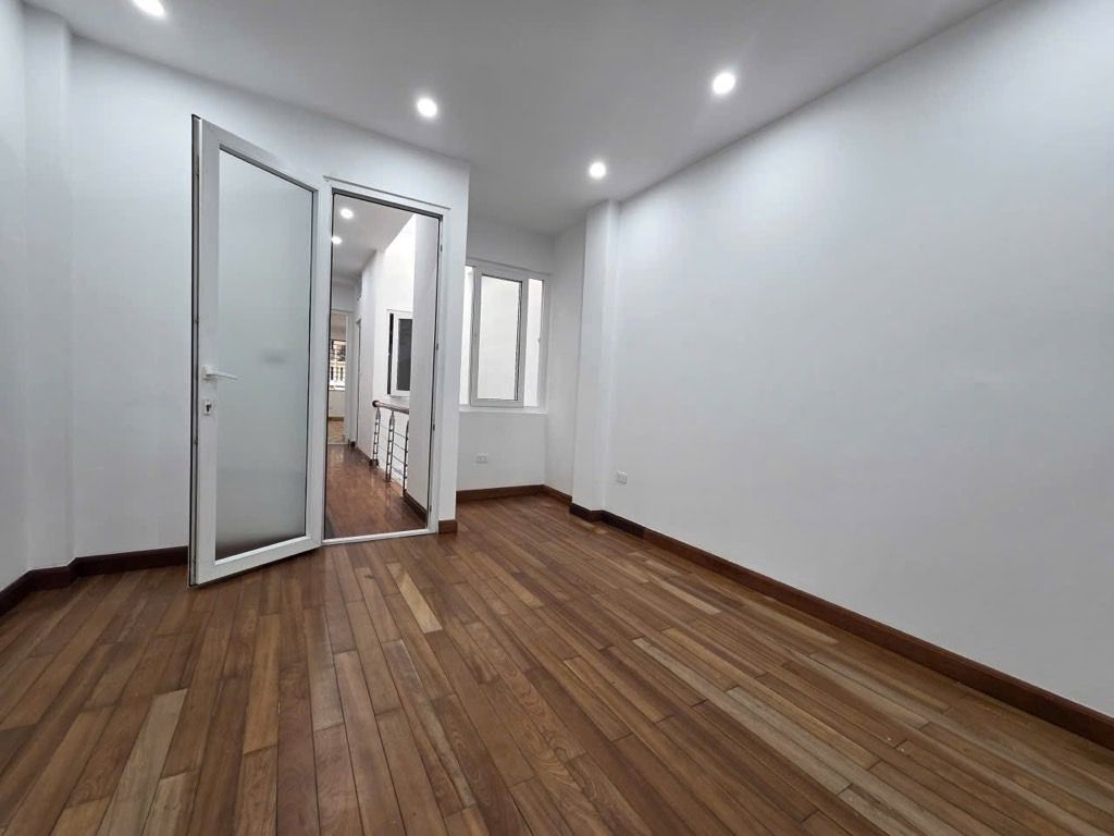 Bán nhà Lê Trọng Tấn - diện tích 57m2 4 tầng - Ô tô vào thoải mái - giá 18 tỷ