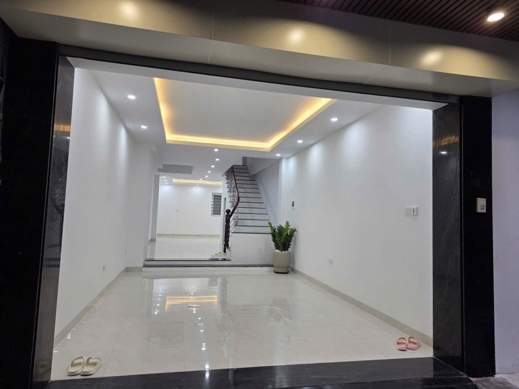 Bán nhà Lê Trọng Tấn - diện tích 57m2 4 tầng - Ô tô vào thoải mái - giá 18 tỷ