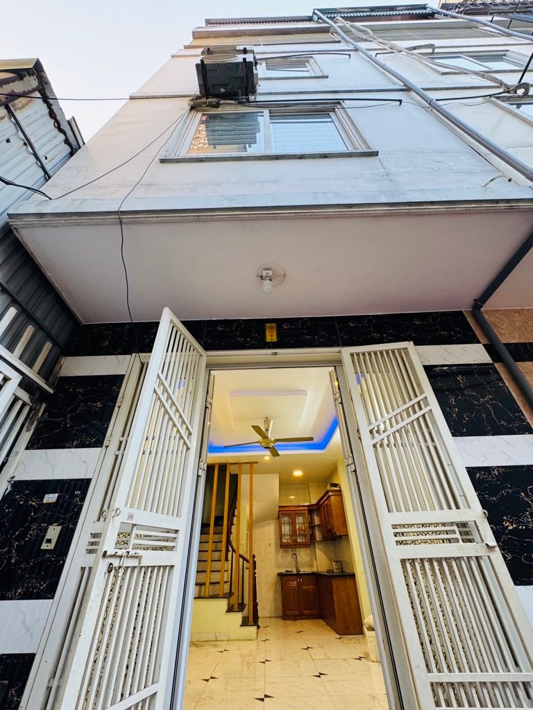 Bán nhà Tam Trinh - diện tích 30m2 5 tầng - ô tô tránh - giá 7,5 tỷ