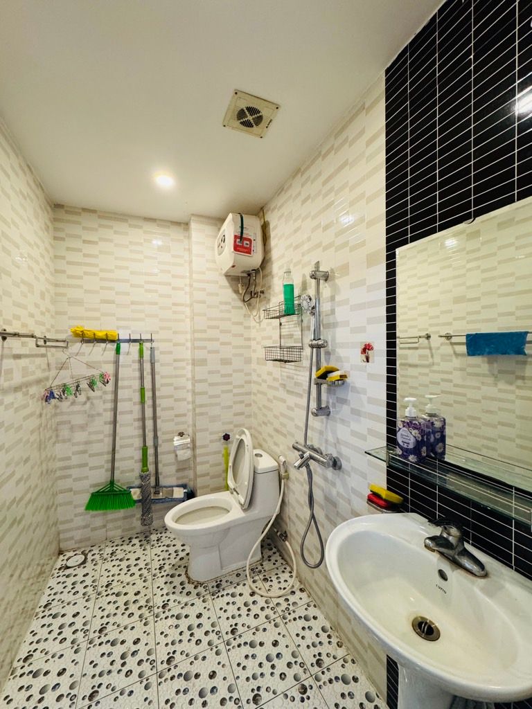 Bán nhà Tam Trinh - diện tích 30m2 5 tầng - ô tô tránh - giá 7,5 tỷ