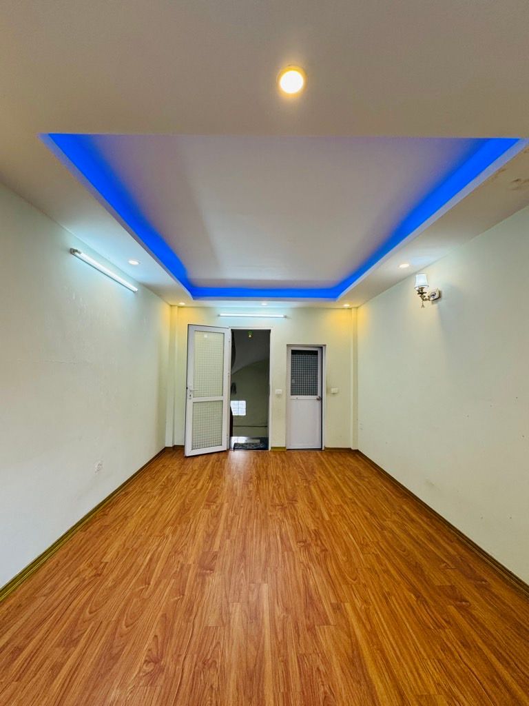 Bán nhà Tam Trinh - diện tích 30m2 5 tầng - ô tô tránh - giá 7,5 tỷ