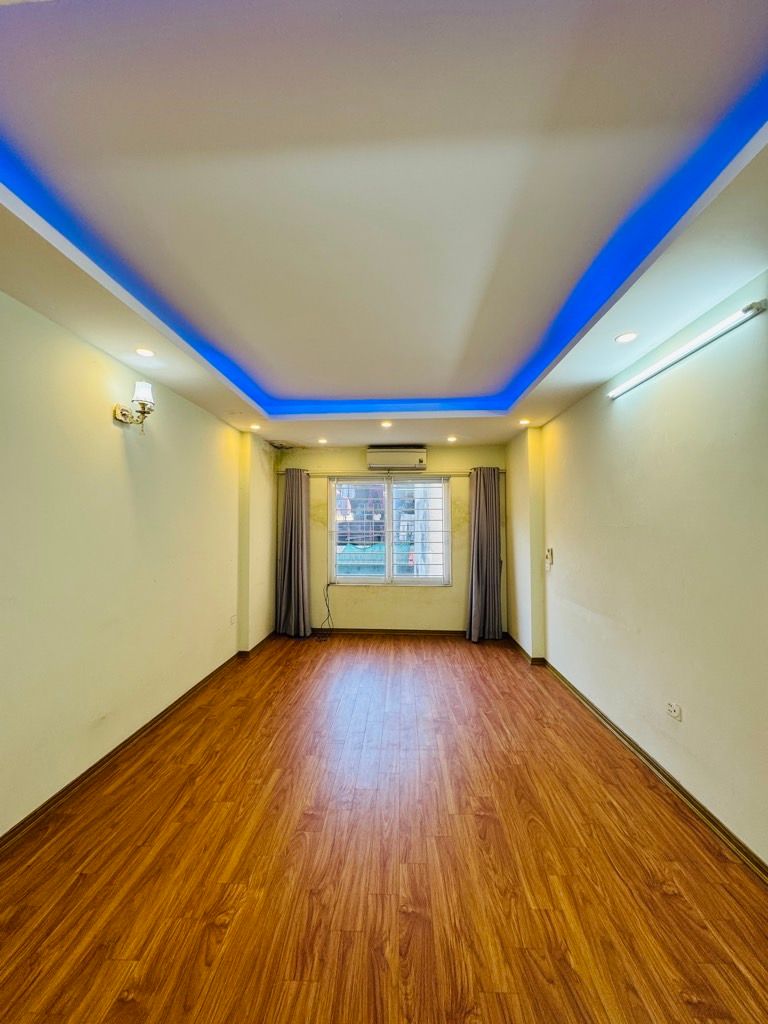 Bán nhà Tam Trinh - diện tích 30m2 5 tầng - ô tô tránh - giá 7,5 tỷ