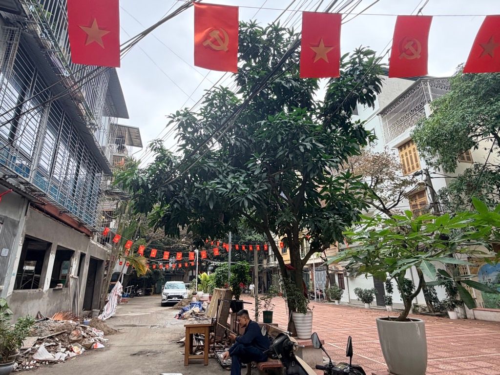 Bán nhà Pháo Đài Láng - diện tích 42.3m2 1 tầng - ô tô tránh - giá 6,2 tỷ