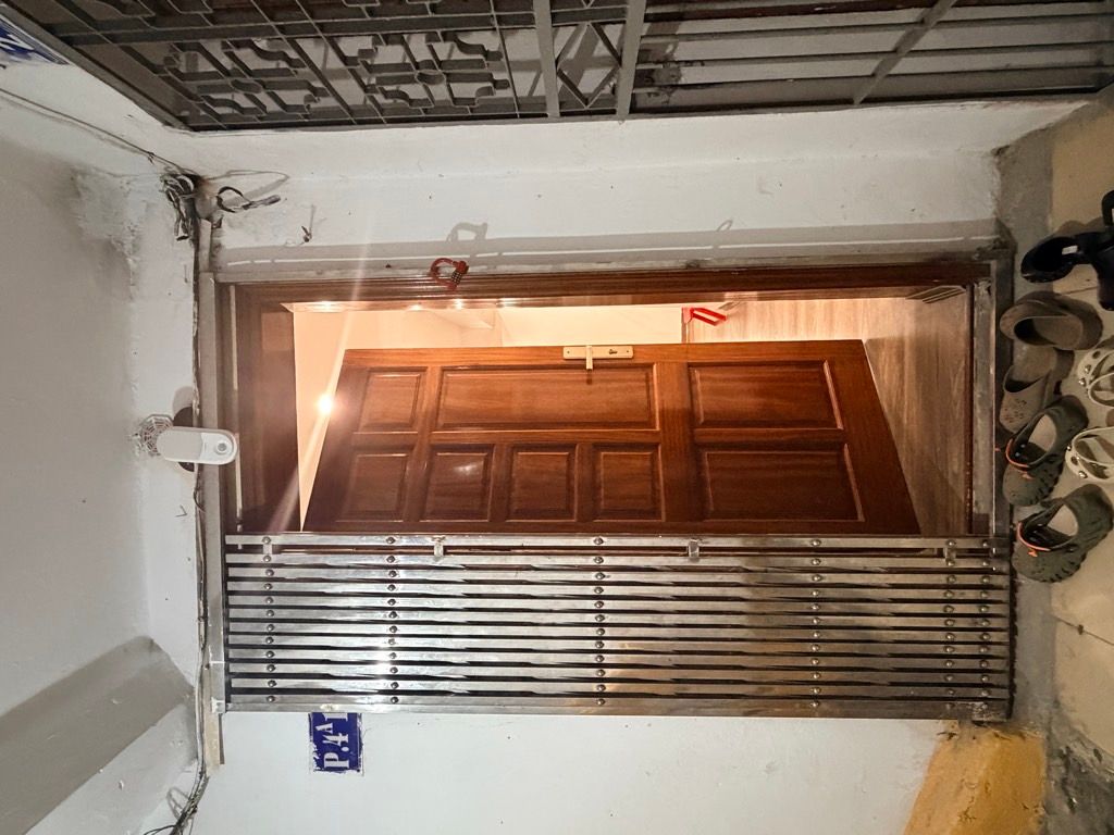 Bán nhà Pháo Đài Láng - diện tích 42.3m2 1 tầng - ô tô tránh - giá 6,2 tỷ